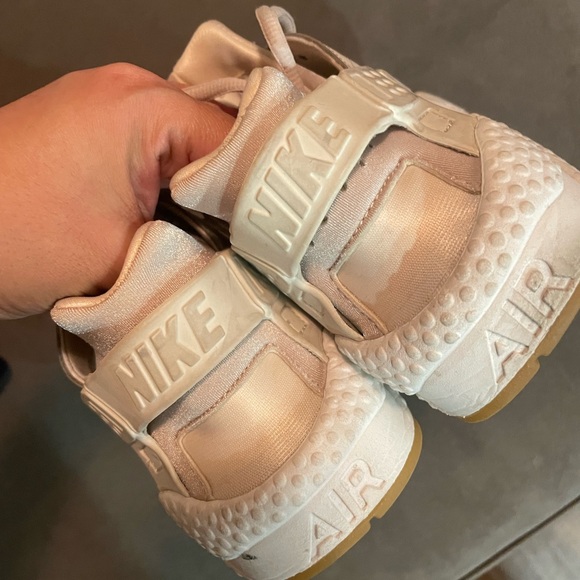 Nike - Picture 3 of 6